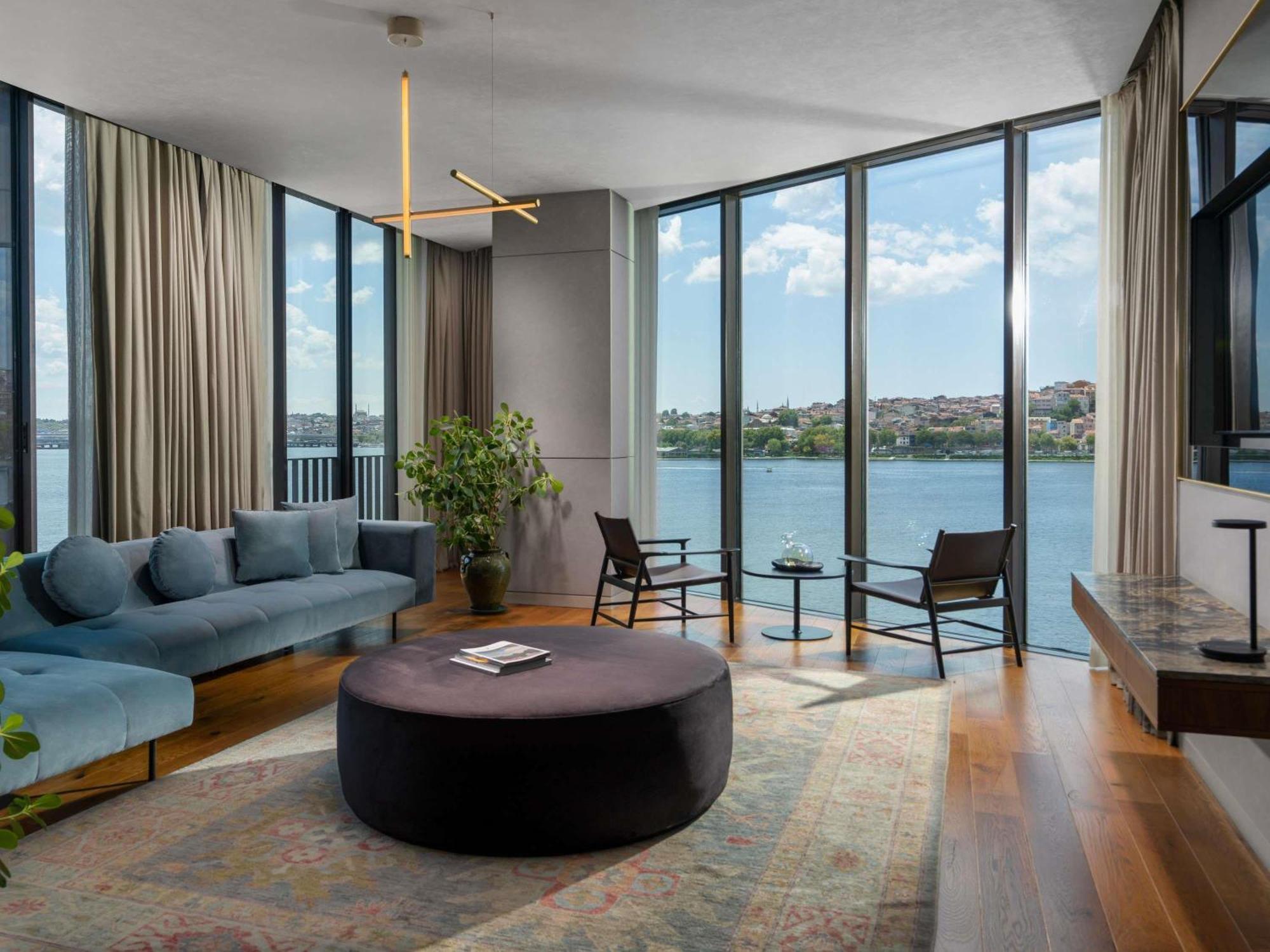 One-Bedroom Executive Terrace Suite Sea View Butler Service