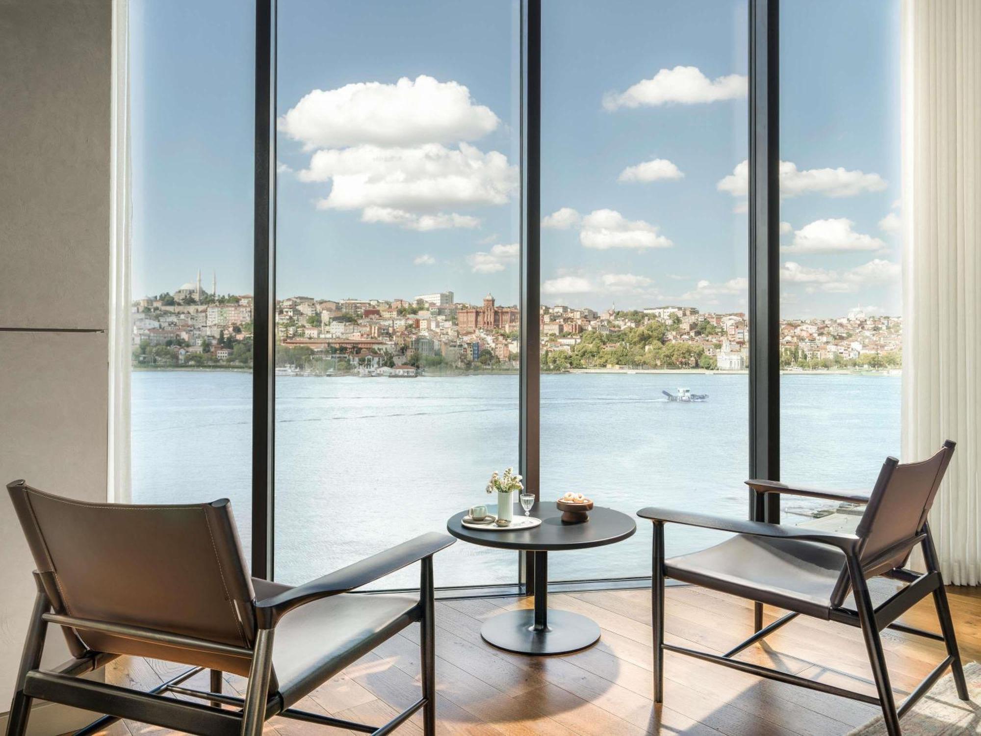 One-Bedroom Executive Terrace Suite Sea View Butler Service