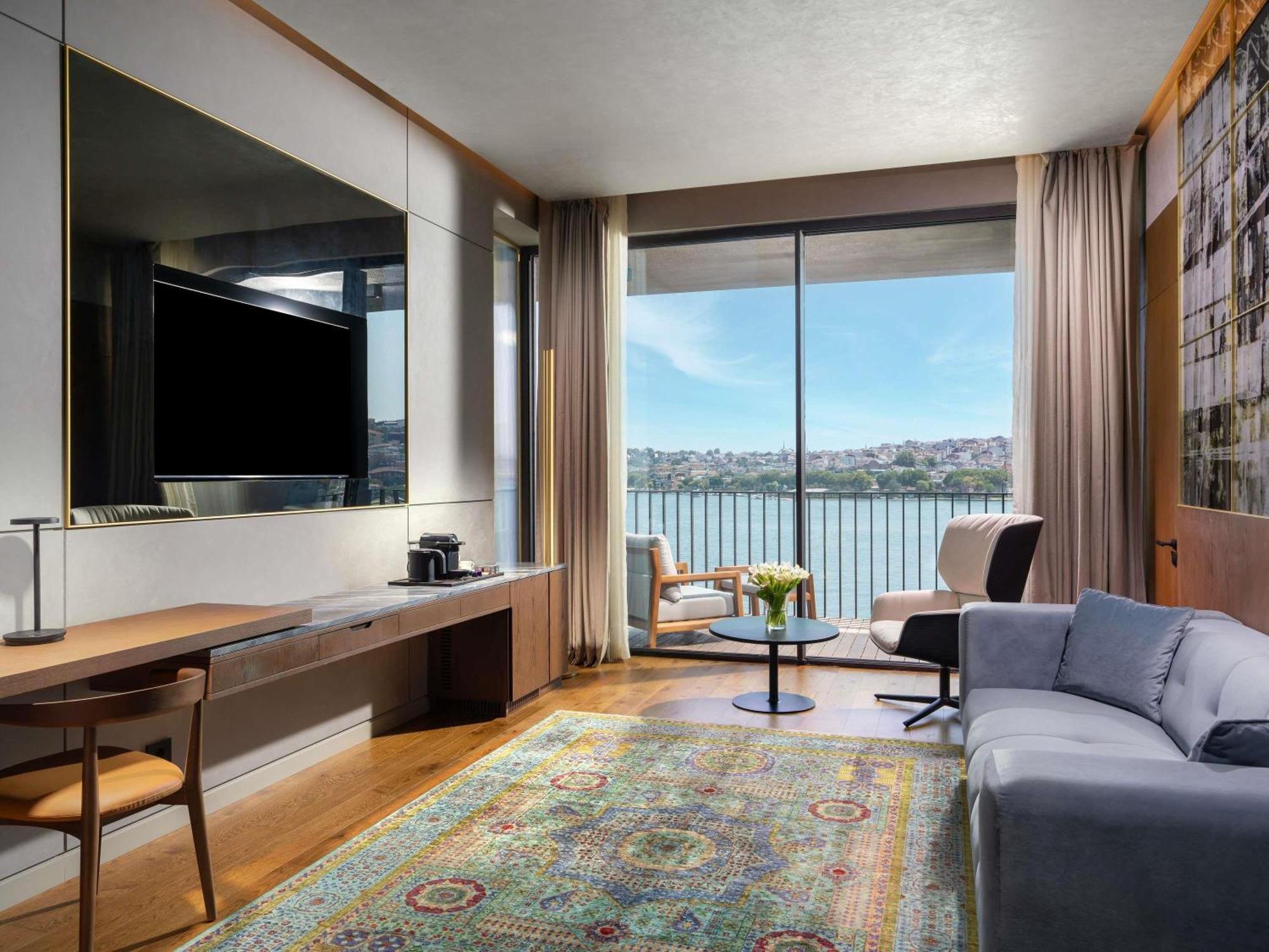 One-Bedroom Premium Terrace Suite Sea View Nickelodeon Play Access