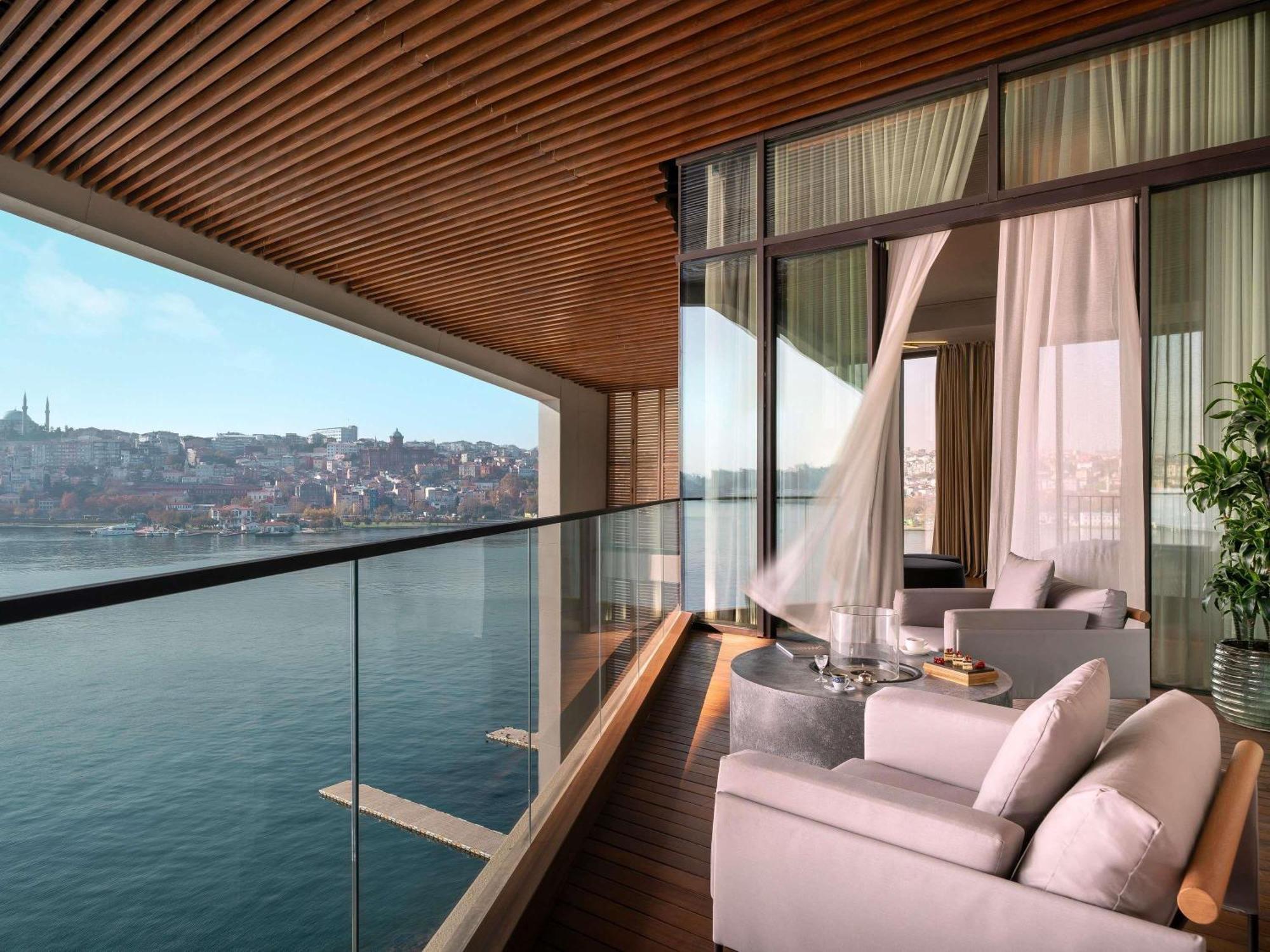 One-Bedroom Duplex Terrace Suite Sea View Butler Service