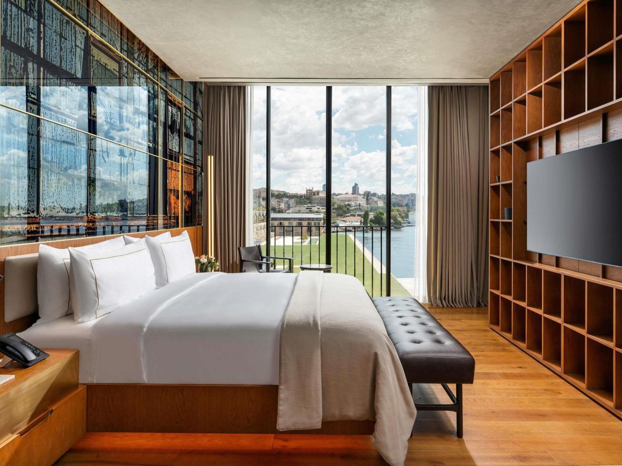 One-Bedroom Executive Terrace Suite Sea View Butler Service