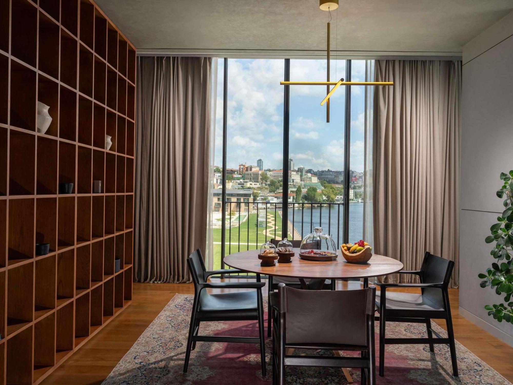 One-Bedroom Executive Terrace Suite Sea View Butler Service