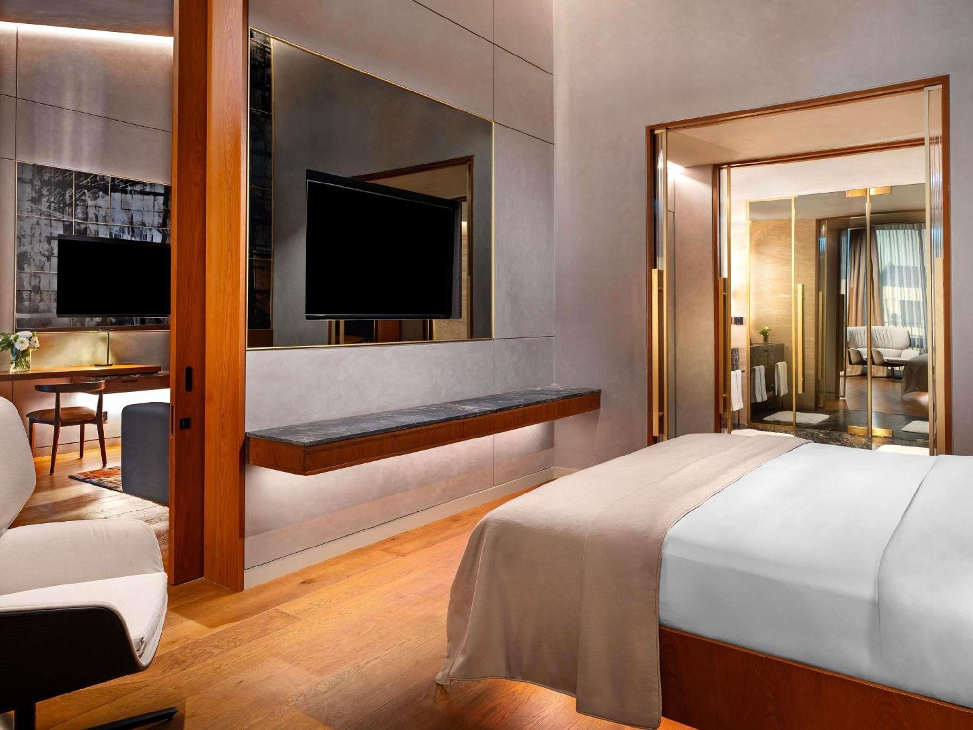 Two-Bedroom Premium Suite Sea View Balcony Nickelodeon Play Access