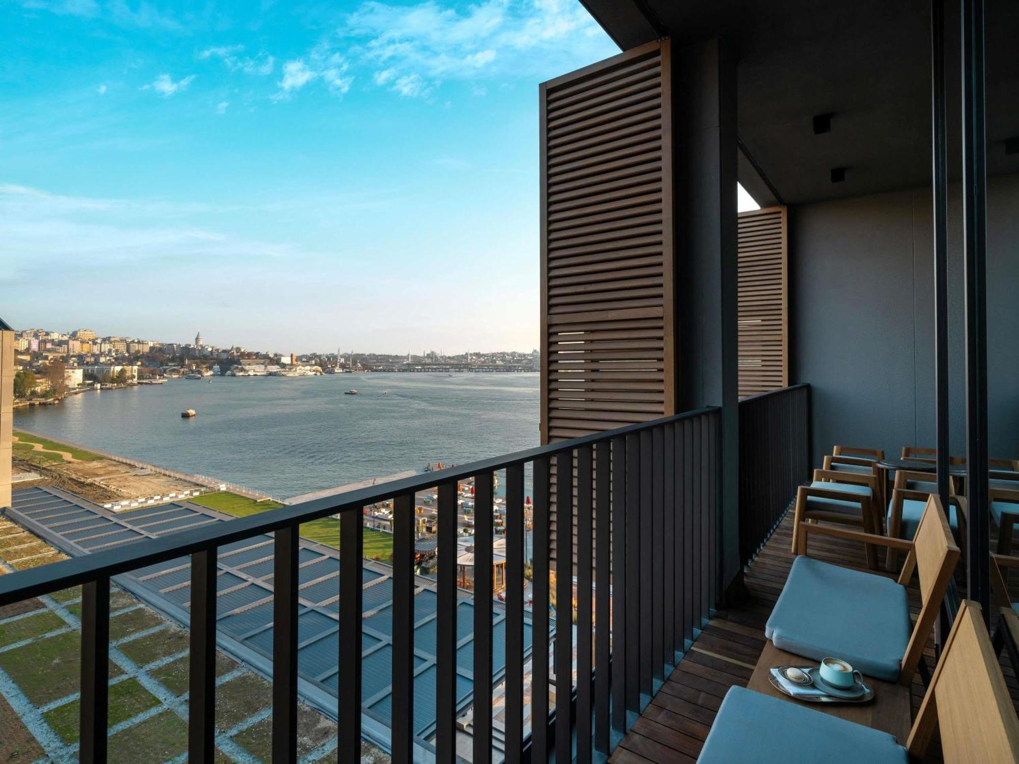 Two-Bedroom Premium Suite Sea View Balcony Nickelodeon Play Access
