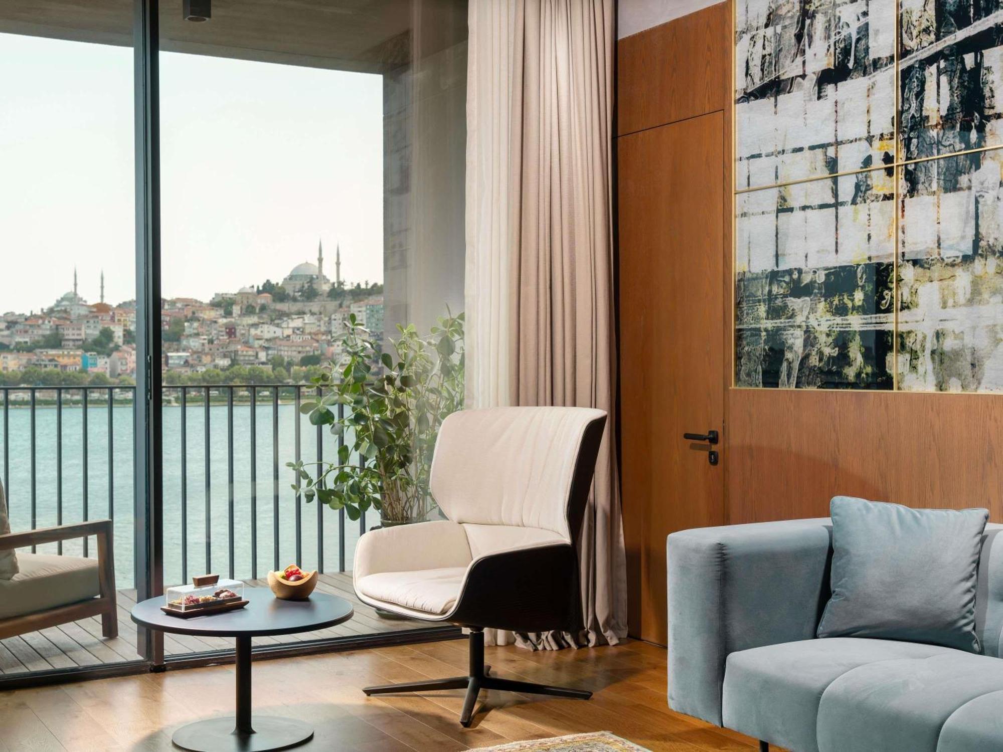 One-Bedroom Premium Terrace Suite Sea View Nickelodeon Play Access
