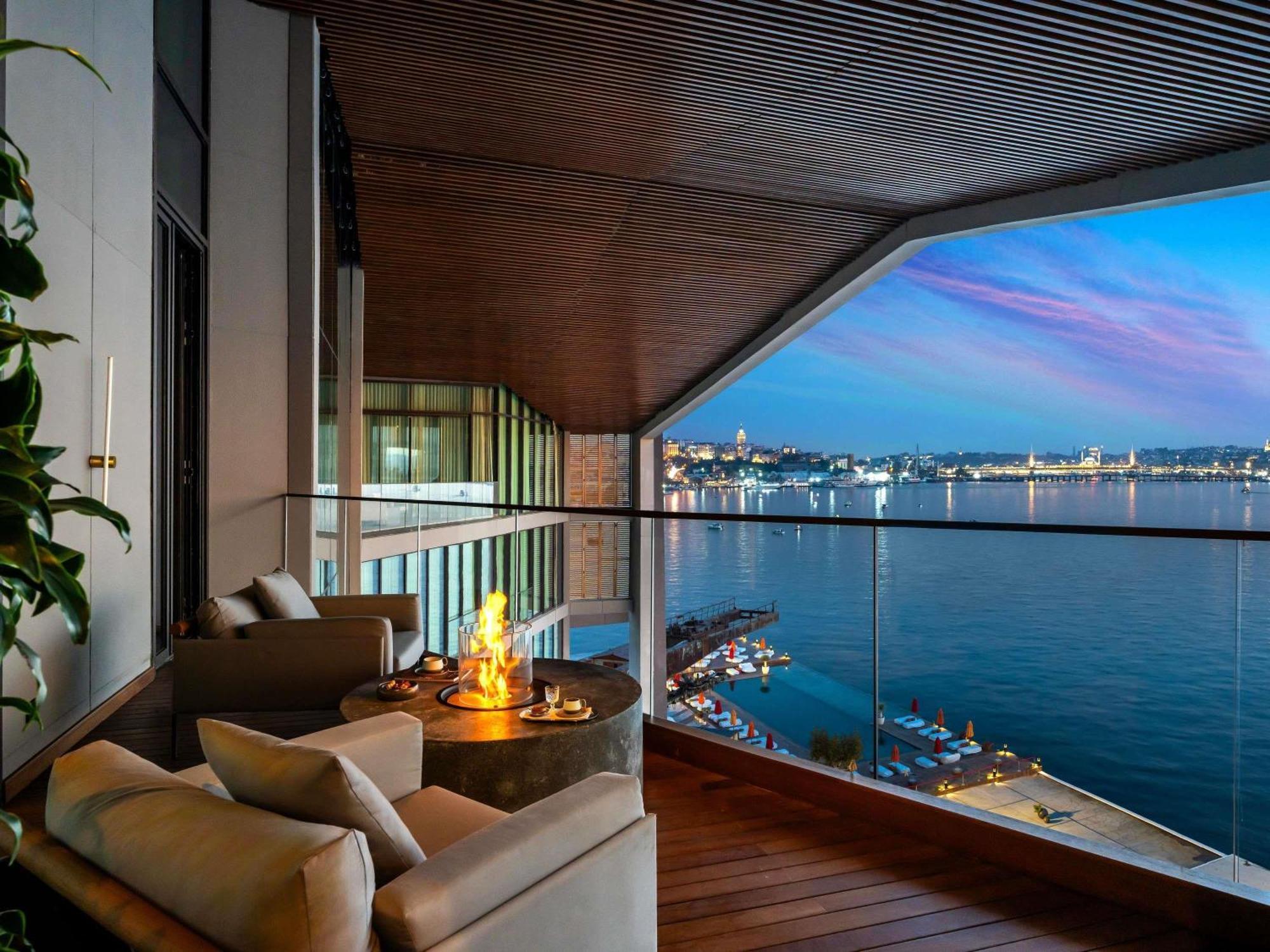 One-Bedroom Duplex Terrace Suite Sea View Butler Service