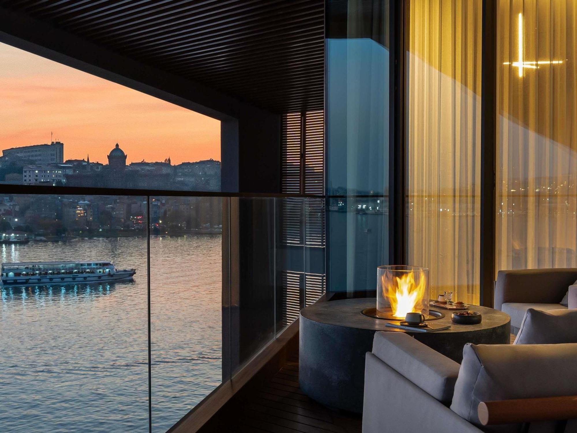 One-Bedroom Duplex Terrace Suite Sea View Butler Service
